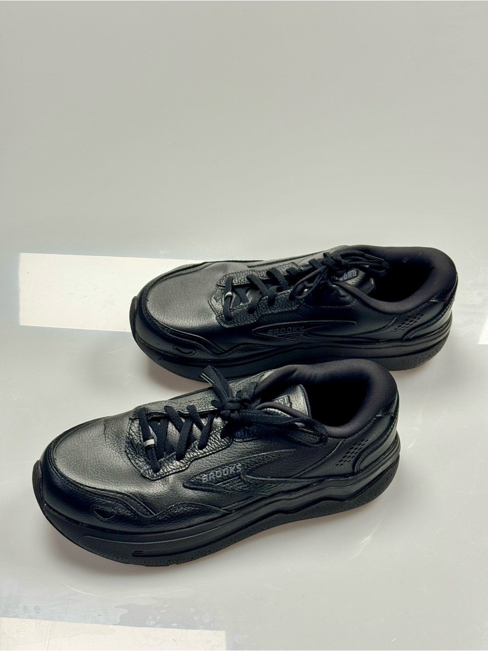 Brooks Ghost Max 2 Leather Mens 10.5 Wide 2E Black Walking Running Shoes